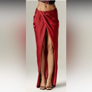 NWT ALIEVA Yvette Satin Thigh Slit Skirt (Maroon)